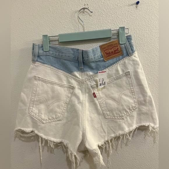NWT Levi’s High Waisted Mom Shorts Bleach Dipped 28 - Picture 2 of 3